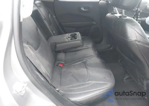 2018 Jeep Compass Latitude 4X4 из США, поврежденный, VIN 3C4NJDBB1JT435428